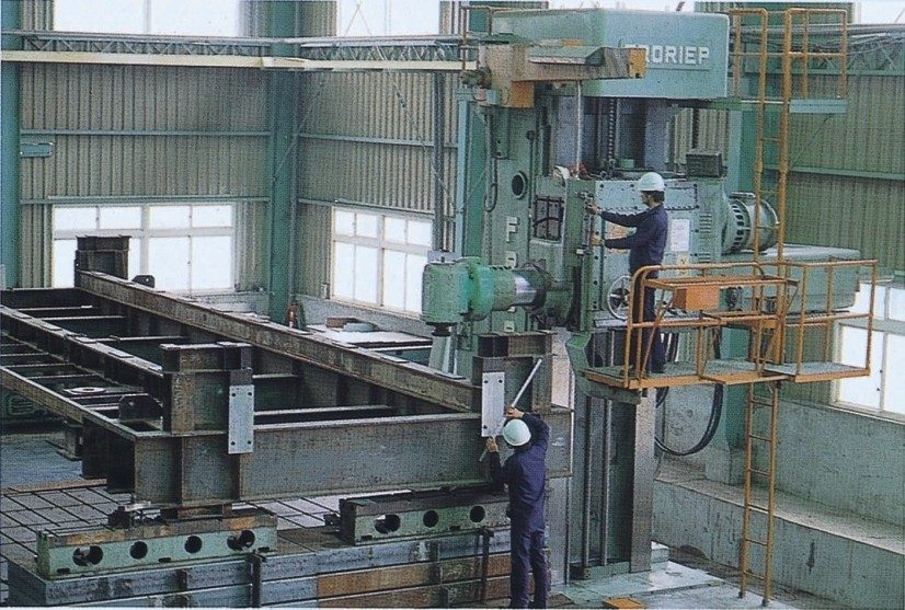 Horizontal boring and milling machine