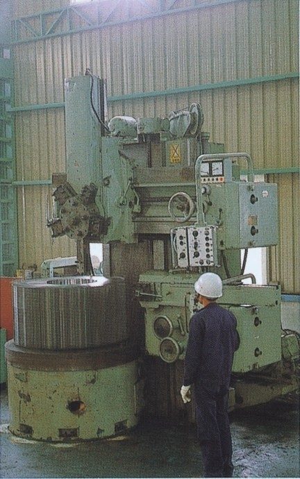 Vertical turret lathe